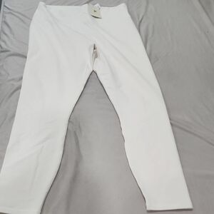 Fabletics Classic Cream Off White Leggings